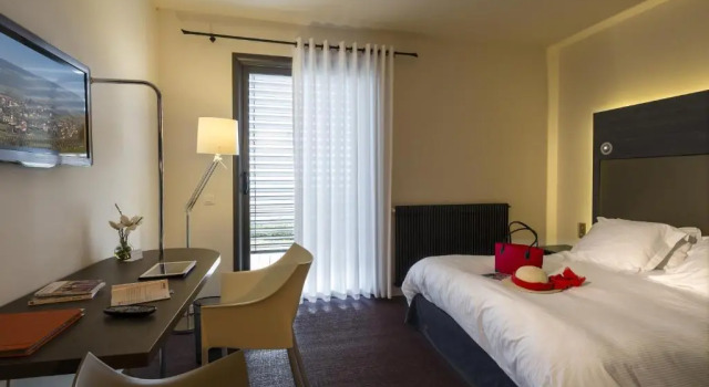 Номер Deluxe Hôtel Restaurant La Montagne De Brancion