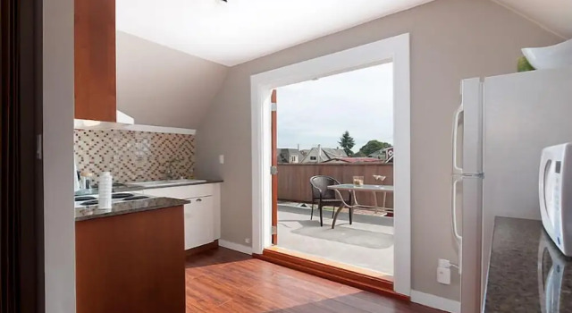 Апартаменты с балконом Commercial Drive Accommodations