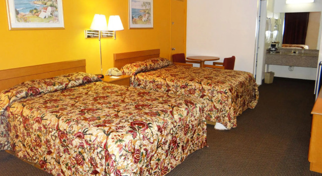 Четырёхместный номер Standard Magnuson Hotel Bradenton