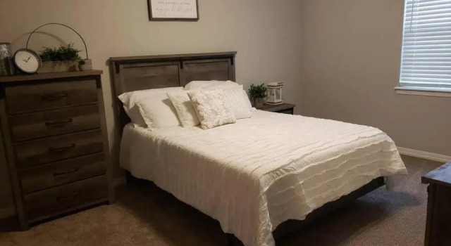 NEW 4/4 Farmhouse style house in College Station!, Buchen Sie Hotel Hotels in College Station mit Parkplatz, Parkplätze