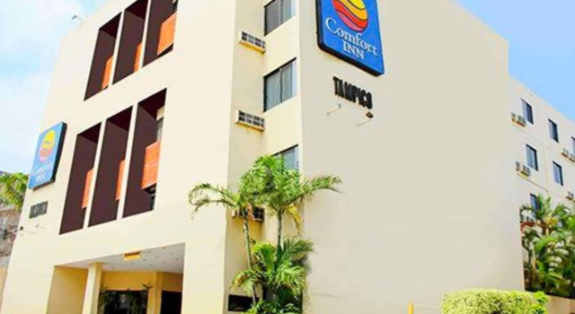 Кровать в общем номере Comfort Inn Tampico