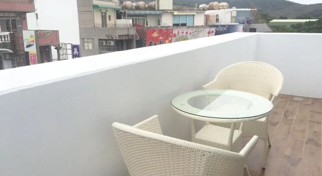 Двухместный номер Deluxe с балконом и с видом на город 安尼赫時尚旅店 Anich Fashion Inn I 墾丁大街 I 親子遊戲區 I 停車位