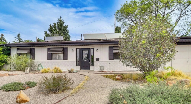 Walk to Unm! Quiet Extended Escape w/ Patio, Забронировать Дом для отпуска Виллы Нью-Мексико, Вилла
