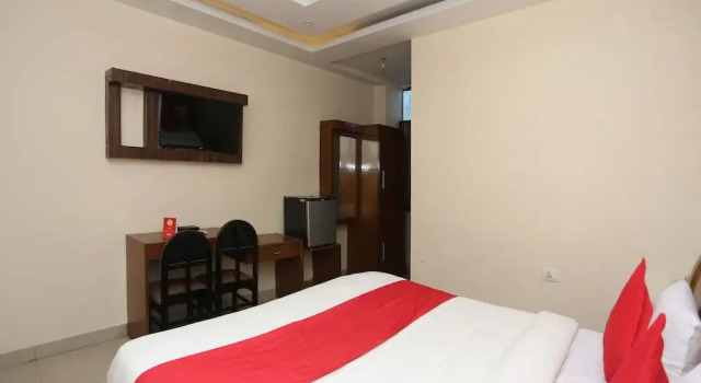 Hotel Silver 7, Забронировать Отель Гомти Нагар , рядом с Wave Mall Lucknow