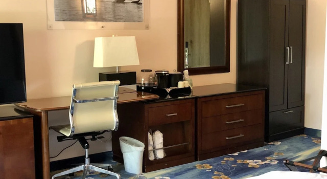 Номер Premier с балконом WangShi China Palace B&B
