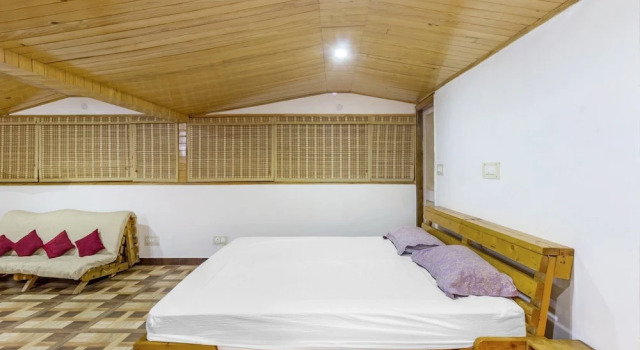 GuestHouser 1 BR Bed & Breakfast 83ac
