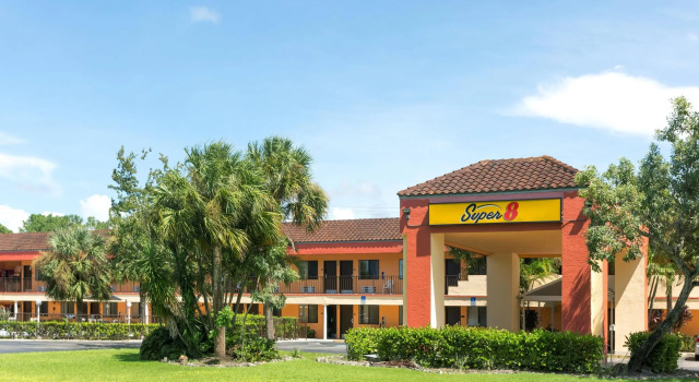 Номер Standard Super 8 By Wyndham Naples