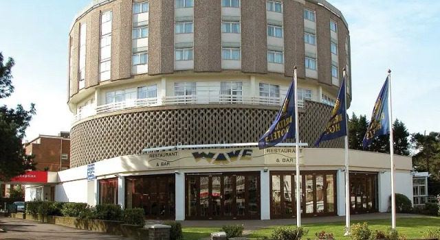Кровать в общем номере Roundhouse Hotel Bournemouth