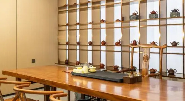 Yining Huan Zhu hotel.