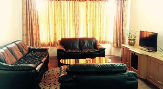 Семейные апартаменты с 3 комнатами с балконом и с видом на город Himalaya Apartment Hotel
