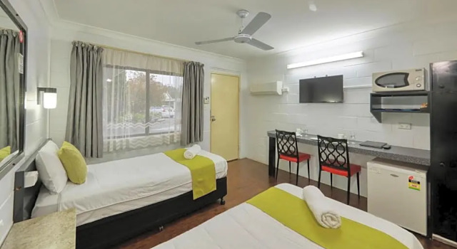 Номер Standard Azalea Motel - Under New Management