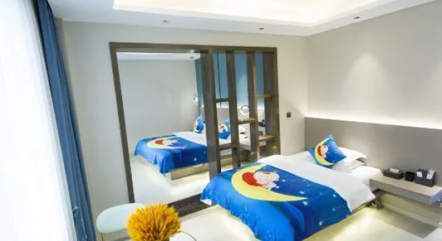 Семейный люкс Jinhuang Future Hotel (Mengzi Min'an Road)