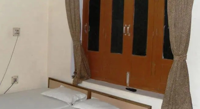 Shubh Laxmi Paying Guest House