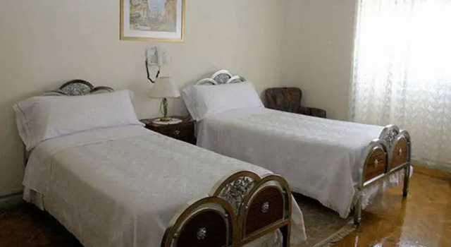 Hostal Delfina, Забронировать Отель Мадрид Провинция Мадрид, рядом с Monumento a los Caídos por España