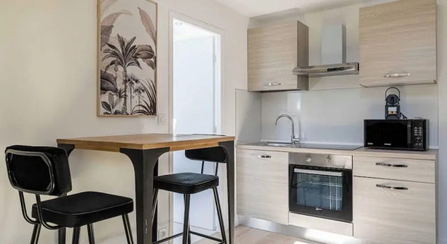 Апартаменты Cozy Apartment - Bright Skylight - Cannes Center
