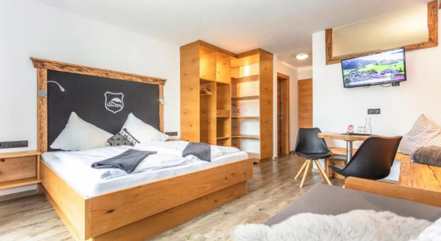 Четырёхместный номер Standard с балконом Hotel Sonnberg