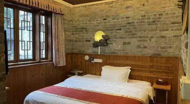 Семейный люкс с 3 комнатами Zaishui Yifang Inn (Zhaoping Huangyao Ancient Town Longzhu)