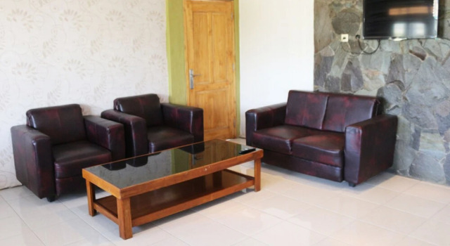 Villa Ciparay Indah by OYO Rooms, Book Villa Sommerhuse i Garut, Hytte