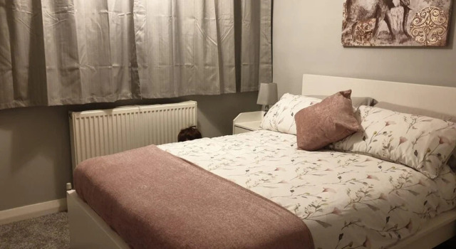 Cosy 3 bedroom residential house, private garden, 30 minutes from Alton Towers, 5 minute walk to Trentham Gardens, Забронировать Отель Сток-он-Трент Стаффордшир