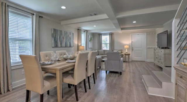 Walk to Beach: Home in Galveston!, Забронировать Дом для отпуска Виллы Галвестон, рядом с Rebecca Sealy Hospital, Вилла
