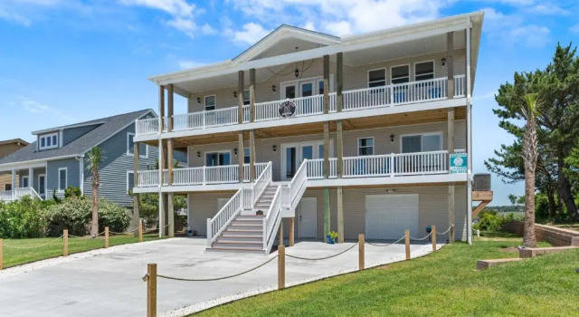 Kings Lynn Inn by Oak Island Accommodations