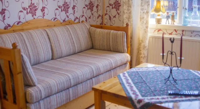 Hallebergs Bed & Breakfast, Book Hotel  