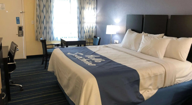 Двухместный номер Standard Days Inn by Wyndham Charles Town