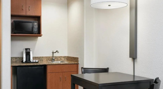 Люкс Holiday Inn Express & Suites Jacksonville South East - Medical Center Area by IHG