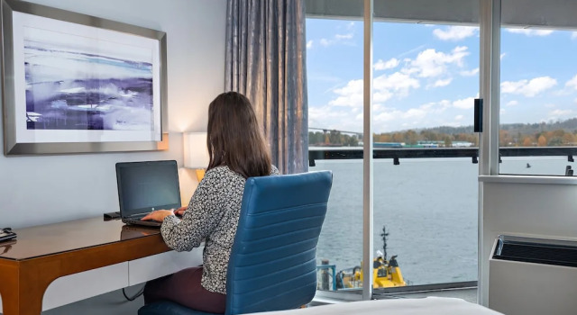 Четырёхместный номер Standard с балконом Inn At The Quay
