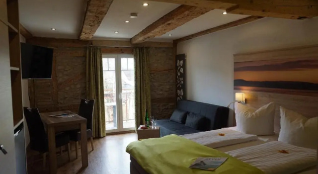 Двухместный номер Standard с балконом Gasthof zum Adler - Wahlwies-3 km z Bodensee Hotel geöffnet - Rest-Mo-Di-geschl