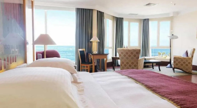 Полулюкс Le Royal Hotel