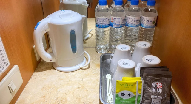 Четырёхместный семейный номер Standard Hua Guo Hotel