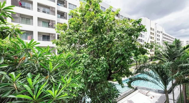 Modern Bangkok Apartment With Pool & Fitness
