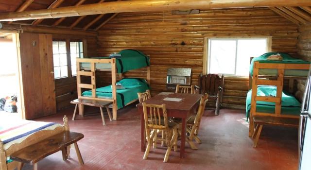 Номер Standard с видом на озеро Slippery Winds Wilderness Resort