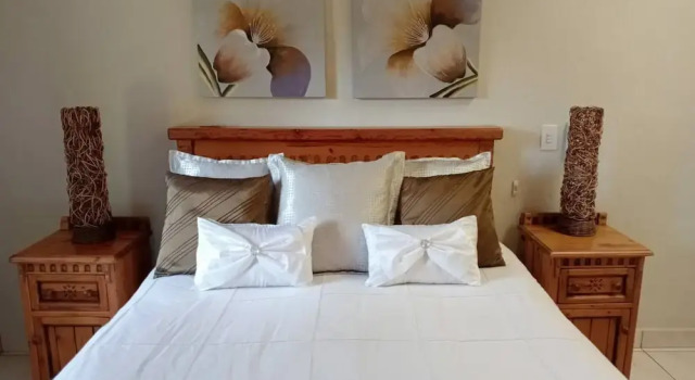 Tranquil Beach House in Southbroom Are, Marina Beach, With Stunning Lagoon Views, Забронировать Дом для отпуска Саутбрум Durban South Coast