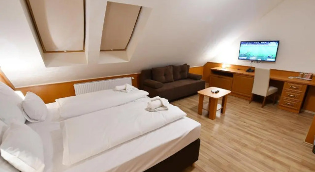 Четырёхместный номер Standard Hotel Barbakán