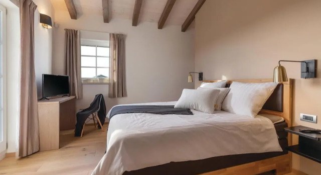 Beautiful Home in Babudri With 5 Bedrooms, Wifi and Outdoor Swimming Pool
