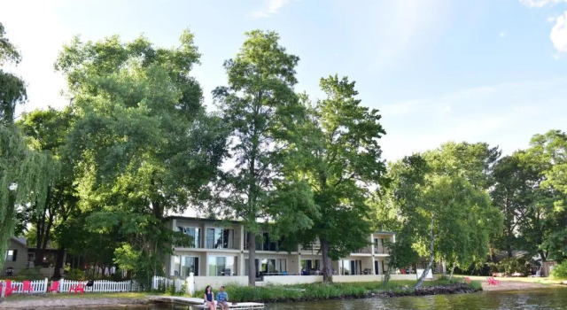 Полулюкс Deluxe Delton Oaks Resort