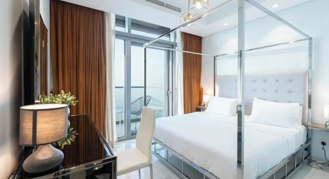 Rooftop pool-2BR Apartment Near Downtown, Забронировать Апартаменты/квартира Дубай Эмират Дубай, рядом с Marasi Promenade