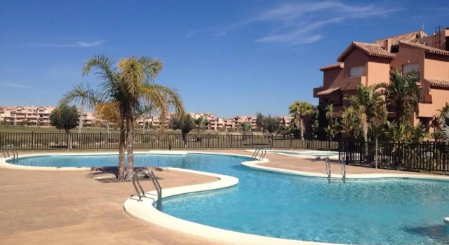 Апартаменты Luxury Spacious Apartment With Golf, Pool & Lake Views 5 Stars