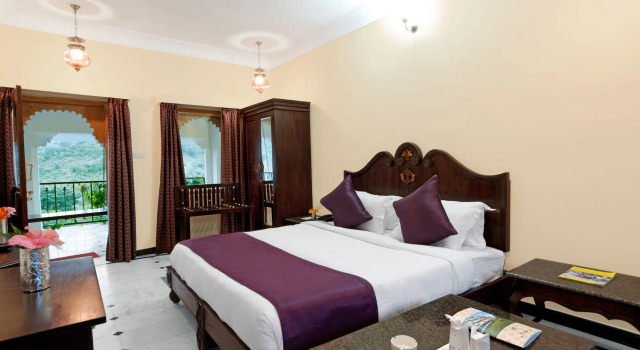 Kavish The Haveli Resort, Забронировать Курортный отель Отели штата Раджастхана с бассейном, Бассейн