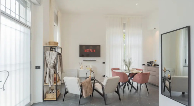 Piccola Como Lotus With 1 Bathrooms, Prenota Appartamento Carate Urio Como
