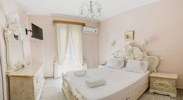Люкс c 1 комнатой с балконом Stellatos House