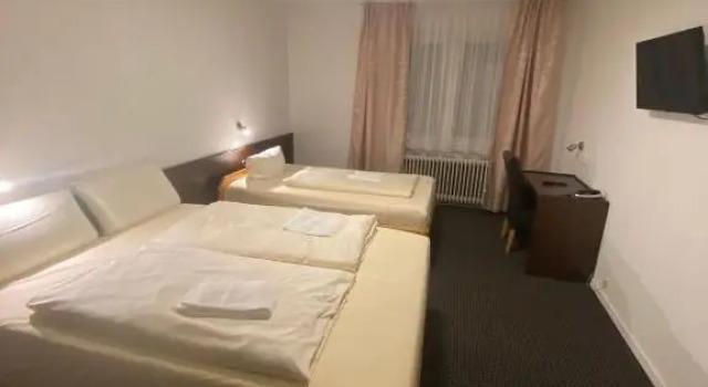 Трёхместный номер Standard Brunnen Hotel