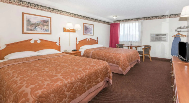 Четырёхместный номер Standard Super 8 by Wyndham Laramie