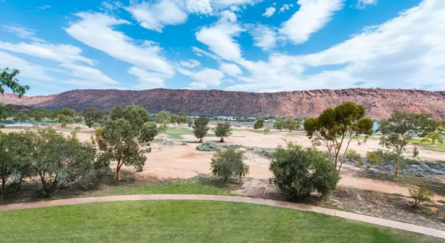 Номер Deluxe с видом на горы DoubleTree by Hilton Alice Springs