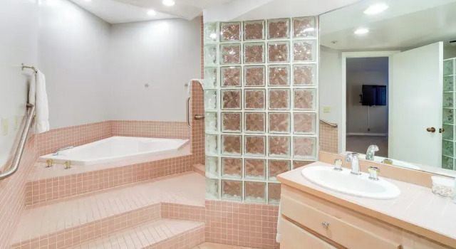 Апартаменты с 4 комнатами с балконом Beautiful Condo w/ Balcony on Lake Chelan!
