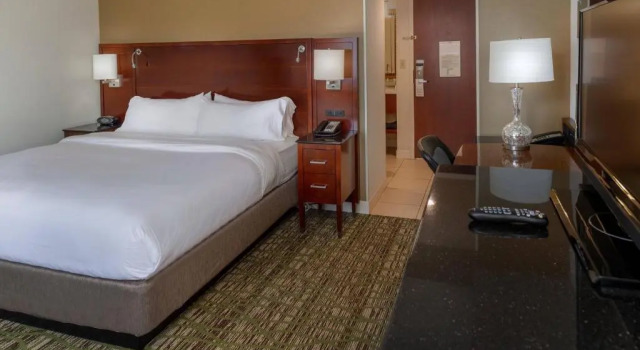 Номер Standard с видом на озеро Marriott St. Louis West