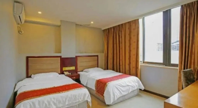 Hongda First Hotel Chengdu, Забронировать Отель Цзиньню Чэнду, рядом с Станция метро Chengdu North Railway Station