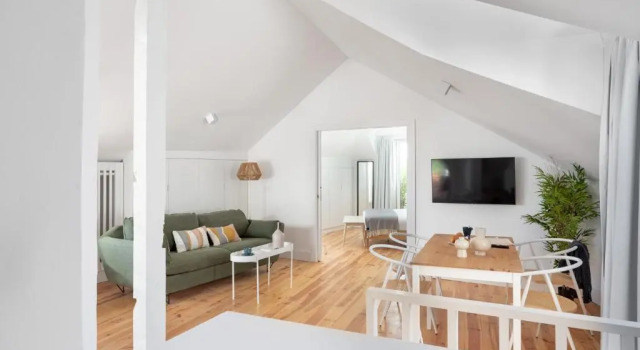 Spacious 6Bedroom House w/ Sunny Terrace in Lisbon, Забронировать Отель Мизерикорди Лиссабон, рядом с Памятник Жозе-Томасу ди Соуза-Мартенсу